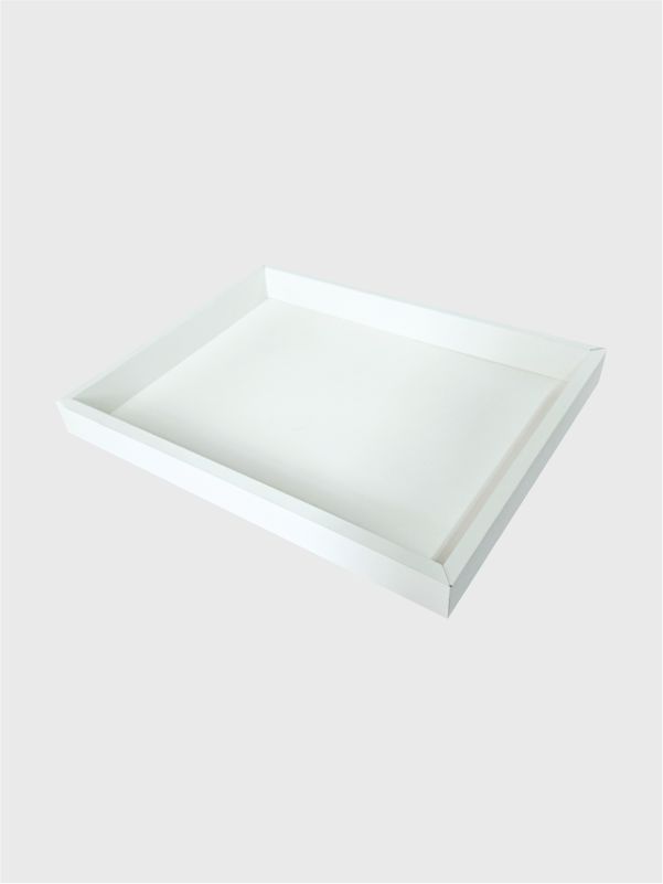 Diagonal top view of SBS box tray with thick borders for secure gifting