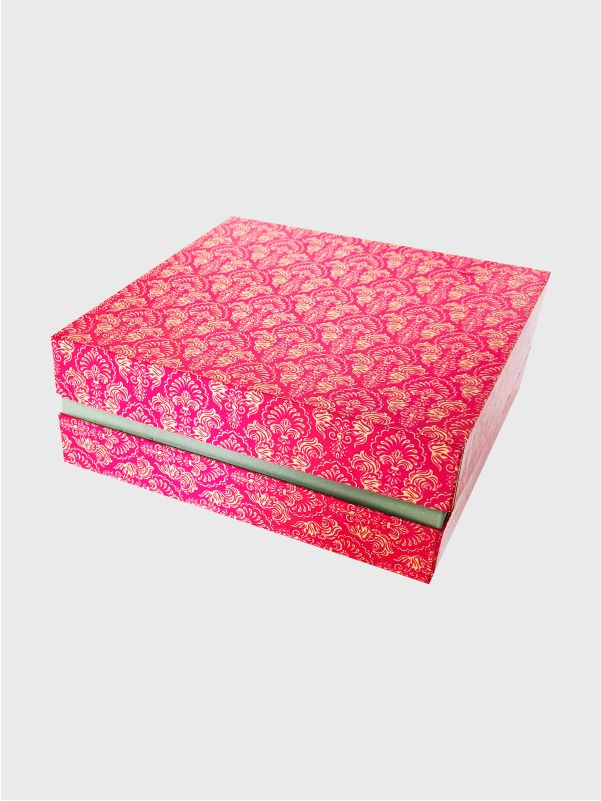 Isometric view of visible tummy wedding gift packaging box